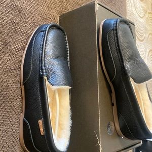 Slide for men in a size 9 and the color black